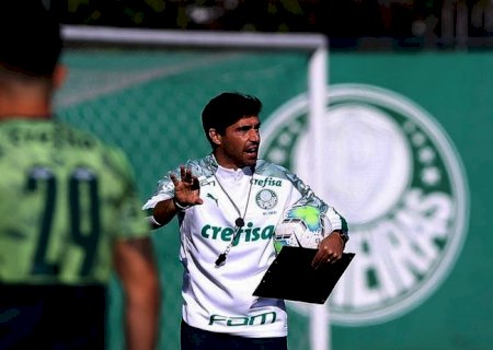 À espera de Abel, Palmeiras retoma treinamentos nesta segunda