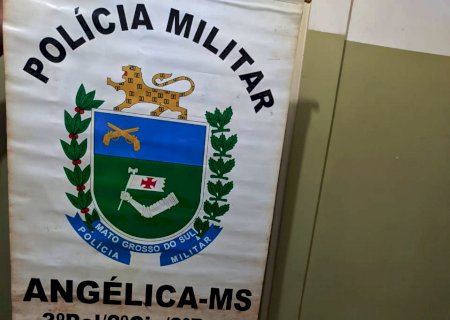 Polícia Militar de Ivinhema conduz mulher para a delegacia após ameaças com facão e enxada