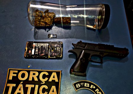 Nova Andradina: Polícia Militar apreende simulacro de arma de fogo e conduz um homem para a delegacia por porte de drogas
