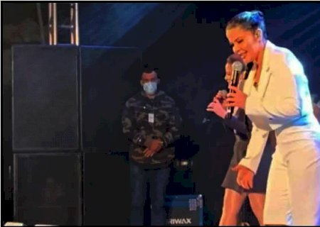 Cobrindo show de Marília Mendonça, dupla Maiara e Maraisa emociona o público