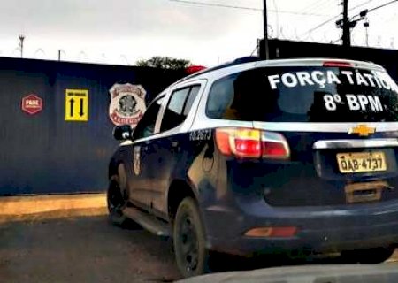 Polícia Militar conduz jovem para a delegacia portando drogas em Batayporã