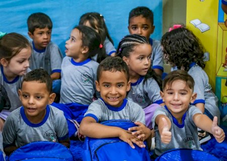 REME volta às aulas e inicia distribuição de kit escolar