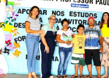 Prefeitura de Anaurilândia entrega 'Cartão Educação' Para 1.130 Alunos da Rede Municipal de Ensino