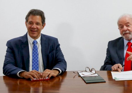 Lula ironiza: 'Tenho tanta sorte que a inflação está controlada e que a economia crescerá'