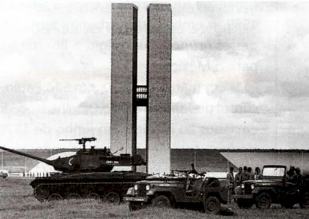 Plano para manter Bolsonaro no poder tinha inspiração em golpe militar de 1964, indica investigação da PF