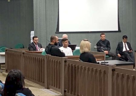 “Fiz sozinho, na hora da raiva”, diz réu por matar jovem com seis tiros