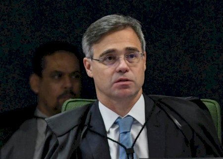 Único a votar para tirar Moraes do inquérito do golpe, Mendonça já bateu boca com o ministro sobre o 8 de Janeiro