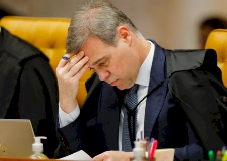 André Mendonça pede vista e trava julgamento sobre redes no STF