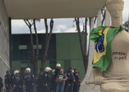 Pichadora de estátua no 8/1 e lembrada em atentado a bomba escreve carta com desculpas a Moraes