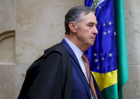 Não é justo criticar o STF por aplicar a Constituição, diz Barroso