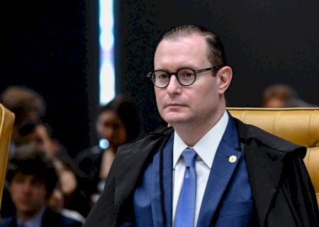 Zanin vota para tornar deputados do PL réus por comercialização de emendas