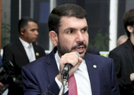 Deputado Jamilson solicita construção de quadra poliesportiva para escola em Fátima do Sul