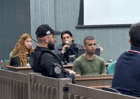 Réu por matar rapaz com 4 tiros em frente de casa é condenado a 13 anos