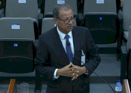 Advogado de Filipe Martins é detido – e liberado – após gritar ofensas durante o julgamento da trama golpista