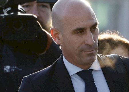 Promotora da Espanha pede novo julgamento de Rubiales por assédio