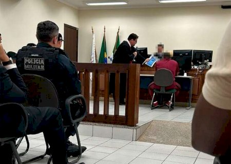Feminicida é condenado por matar ex com golpes de faca em frente ao filho
