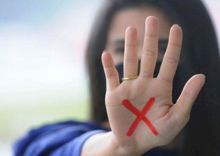 9 em cada 10 mulheres alvos de violência dizem ter sido vítima diante de terceiros, diz estudo