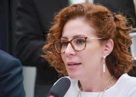 Moraes manda prender Carla Zambelli e incluir nome em lista da Interpol