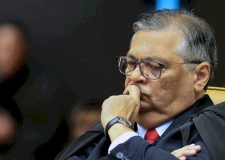Dino vota contra tentativa de Motta para salvar deputados na berlinda por mudança em sobras eleitorais