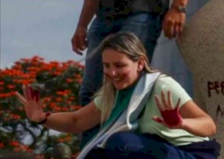STF mantém pena de 14 anos para mulher que pichou estátua do STF com batom