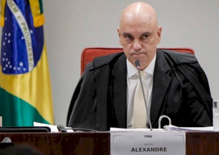 Moraes manda por tornozeleira em Bolsonaro e proíbe uso de redes