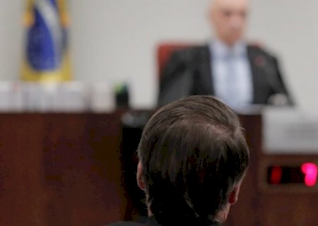 Moraes pode decidir nesta 4ª se Bolsonaro descumpriu medidas