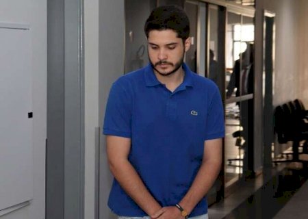 Justiça suspende júri e libera estudante que matou corredora a voltar para Goiás