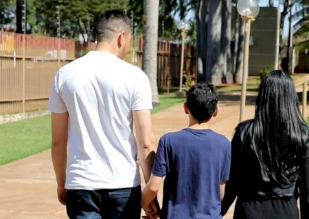 Mãe reencontra filho levado pelo pai há 11 anos e garante guarda provisória