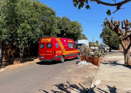 Ciclista é socorrida pelo Corpo de Bombeiros Militar após sofrer acidente em Nova Andradina