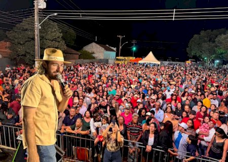 Show de Renan e Ray garante sertanejo raiz e reúne mais de 4 mil pessoas na 3ª Festa do Agricultor