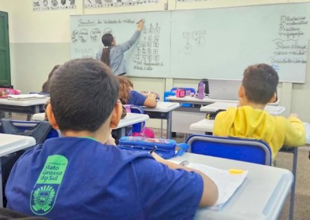 Mais de 190 mil estudantes retornam às aulas nas escolas estaduais de MS nesta terça-feira