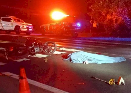 Mulher de 33 anos morre ao colidir com caminhão na BR-163
