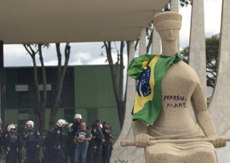 Moraes nega recurso e confirma 14 anos de prisão para ‘Débora do Batom’
