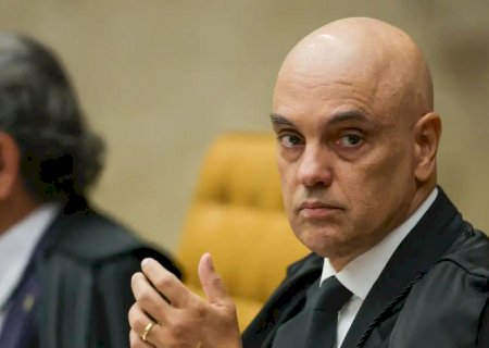 Ministro Alexandre de Moraes compara atuação de Eduardo Bolsonaro nos EUA ao 8 de Janeiro
