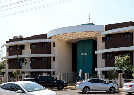 Justiça condena ex-prefeito e empresa por irregularidade em contratos de coleta de lixo