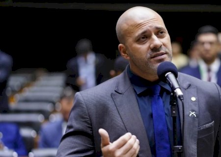 Moraes autoriza Daniel Silveira a cumprir pena em regime aberto