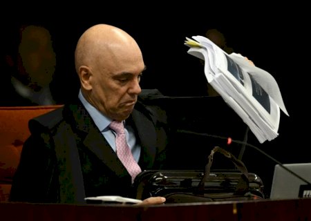 Moraes vota por condenar Bolsonaro e mais 7 réus pela trama golpista