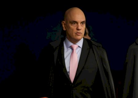 Bolsonaro editou e discutiu a minuta golpista com comandantes militares, afirma Moraes em voto