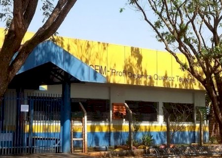 Zé Teixeira solicita recursos para melhoria em escola de Dourados
