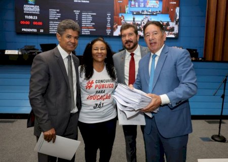 Deputados da ALEMS recebem reivindicações da educação pública