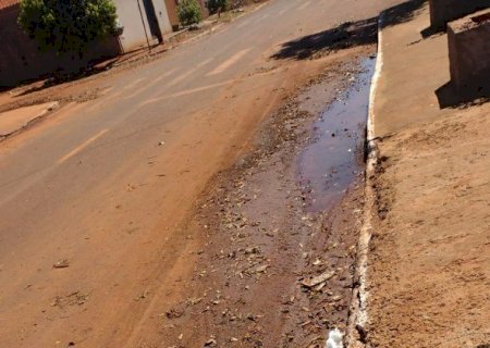 Vereadora cobra soluções para acúmulo de água em ruas de Nova Casa Verde