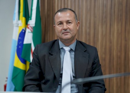 Vereador Lorinho solicita cobertura na Farmácia Municipal para garantir conforto e proteção aos usuários