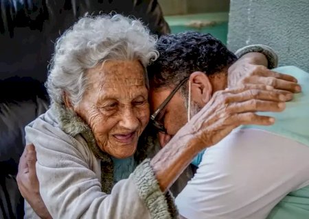 Redação do Enem 2025 aborda as perspectivas para o envelhecimento