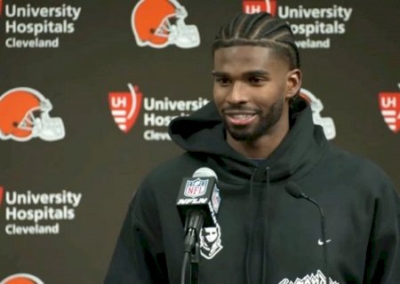Após longa espera, jogador estreia na NFL, vence e louva a Deus