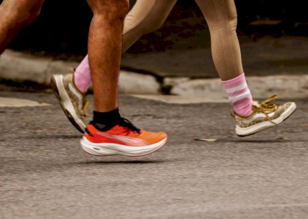 Você deve se alongar antes de correr? A resposta pode surpreender