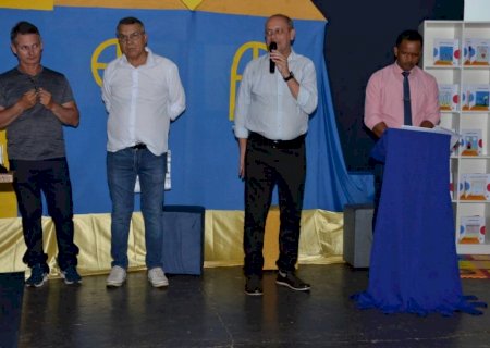 Noite de Autógrafos emociona Taquarussu com talentos literários mirins