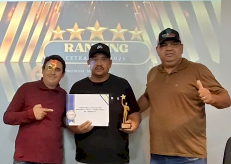 Departamento de Trânsito de Batayporã recebe Prêmio 5 Estrelas em evento estadual