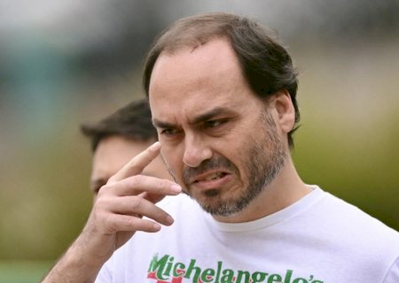 Moraes rejeita pedido de Carlos para visitar Bolsonaro no domingo