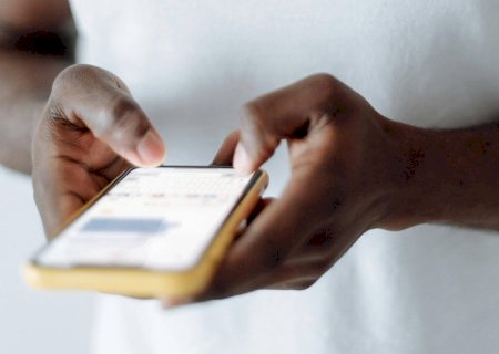 Por que verificar constantemente o seu celular pode esgotar seu foco e memória