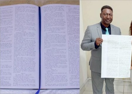Igreja reúne copistas e produz Bíblia gigante de 19 kg